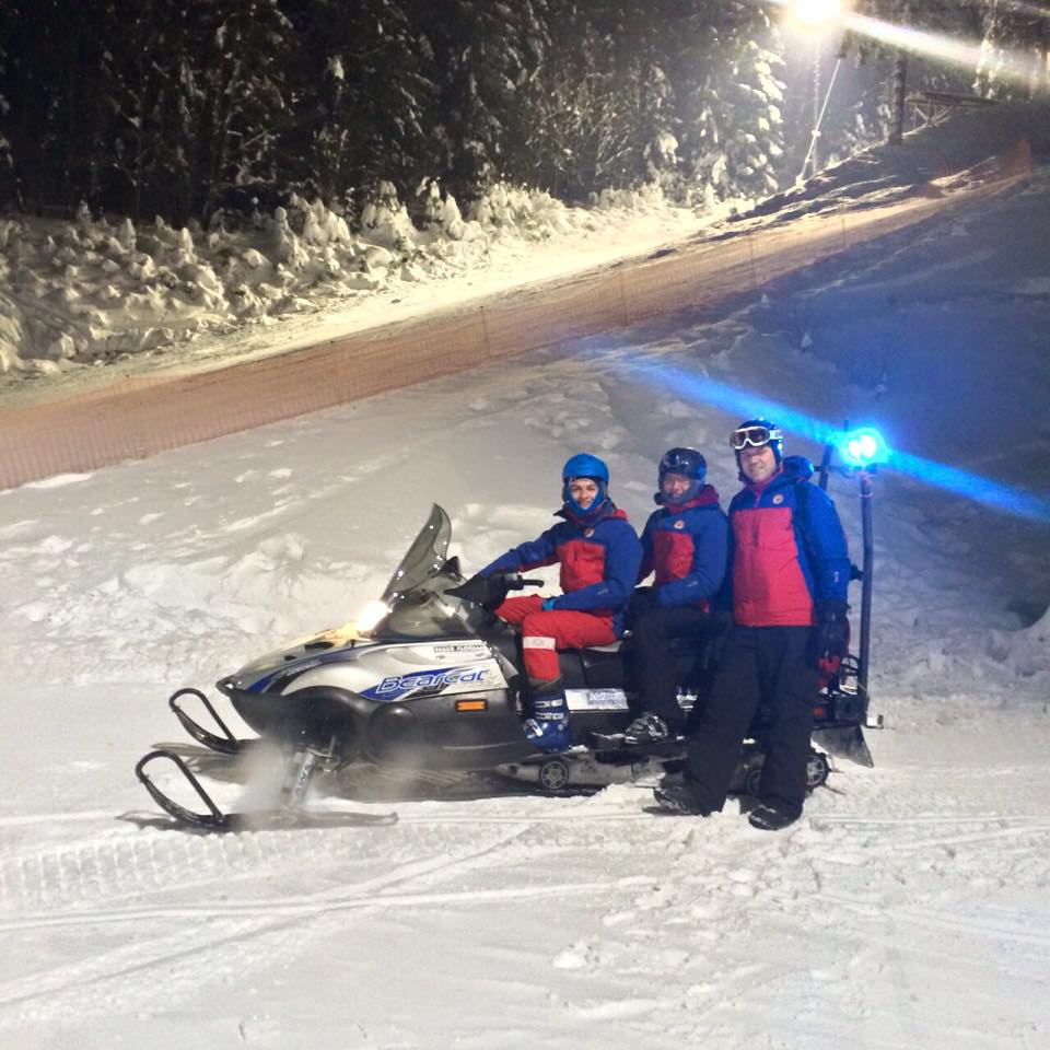 Durch Einsatz des Motorschlittens können unsere Retter sehr schnell am Unfallort sein und verletzte versorgen.