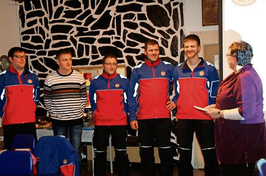 Norman Stollberg, Heinrich Meusel, David Greiner-Bohl, Christopher Reißmann und Sebastian Kirchner haben ein Dankeschön von Bürgermeisterin Marianne Reichelt erhalten. Foto: D. Fischer 