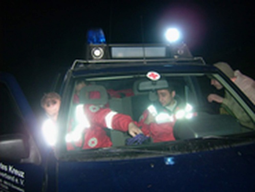 Einsatzkräfte der Bergwacht Scheibe-Alsbch bei nächtlicher Suche