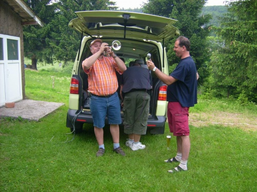 Dieter Heß probiert schon mal das Echo....