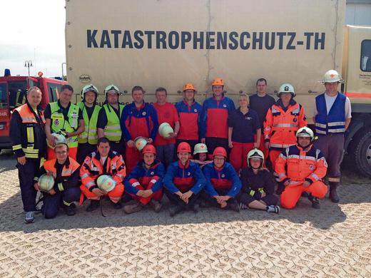 Diese Katastrophen-Schützer aus dem Landkreis unterstützten am Sonntag die Evakuierung eines größeren Stadtteils in Magdeburg. Foto: Rempel 