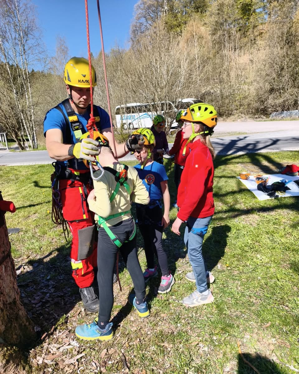 Hoch hinaus und fest verknotet: Jugendausbildung in Scheibe-Alsbach - Bild 2